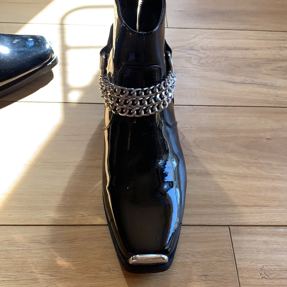 ASOS Cuban Chelsea boots with chains - Picture 3 of 4